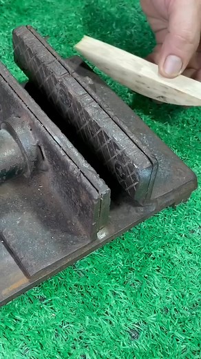 Handmade a simple trigger mechanism # Craft idea # DIY # Slingshot trigger # New design (2) | Daily DIY