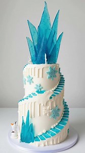 Frozen-Themed Spiral Staircase Cake🎂🏰❄️ — a magical two-tier design inspired by Disney’s Frozen, featuring Elsa, Anna, Olaf, snowflakes, and icy blue shards. It’s perfect for birthdays or winter-themed celebrations. #cake #cakedecorating #cakelover #baking | Rechartcake