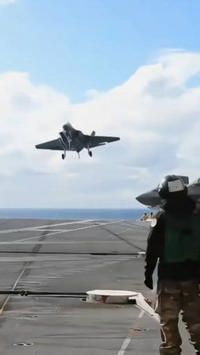 The F-35C Lightning II Showcases Power and Precision on U.S. Aircraft Carrier #fblifestyle #womenpilot #femalepilot #pilot #usaf #f16 #f35 #f15 #military #aviationlovers #fighter #avgeek #foryou #foryoupagе #foryourpageシ #reelsviralvideo #usa #usareels #fypシ゚ #vlog #viralvideoreels #vibe #viralposts #viralreelsfacebook #viralvideosjedi #bestchallenge #goodvibes #goodtimes #foryou #foryourpageシ | Vitória