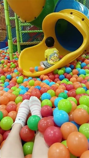 playing on ballpit with slide #ballpitfun #playingballpit #kindercity
