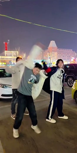 #Turntable dance#Full of youthful vitality