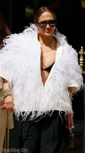 Jennifer Lopez Street Style Outfits Collection #styleinspiration #celebritystyle