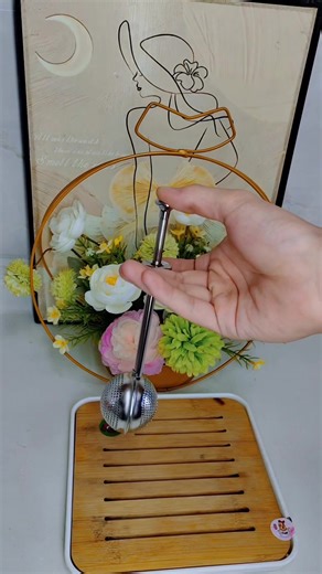 Tea lovers should definitely get this telescopic tea maker. It features stainless steel tea balls and is incredibly convenient and easy to use! #teamaker