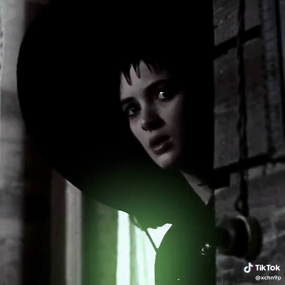 Exploring Lydia Deetz's Unique Aesthetic