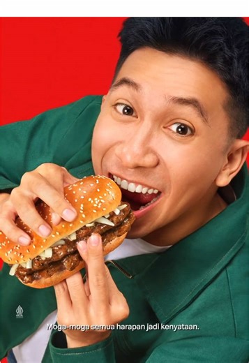 Akhirnya, yang ditunggu kembali lagi! ✨ Menu Prosperity Mekdi hadir untuk melengkapi ritual tahunanmu. Nikmati saus black pepper yang spesial dalam Beef Prosperity Burger dan Ayam McD Black Pepper. Lengkap dengan Double Beef Prosperity Burger dan Curly Fries favoritmu. Sudah siap memulai ritual tahunanmu? Yuk ke Mekdi terdekat atau pesan lewat McDelivery, GrabFood, GoFood, dan ShopeeFood.