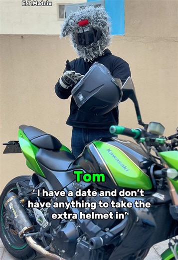 How to Carry a Second Motorcycle Helmet Easily