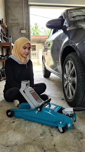 Choosing the Right Hydraulic Floor Jack for Your Car