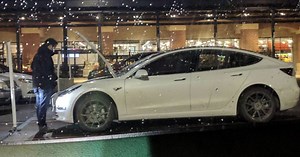 Tesla Model 3 makes it all the way to Detroit - but apparently breaks down