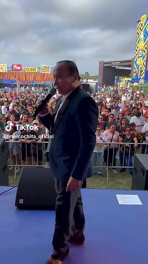 Melcochita cantando: Pegaso y Caballito salsa en vivo