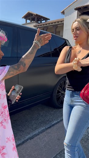 Yabdiel Cotto on Instagram: "FLORIDA ABUELITA VS CALABASAS KAREN 😂😂👽🤟🏽 #fyp #explorepage #aliengang #abuelita"