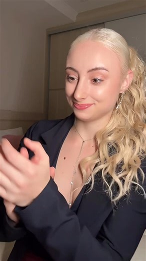 Renata Schneider on Instagram: "Quem é a pessoa que vcs acham que ela é tão o AUGE que não tem mais em quem ela pode se inspirar? Kkk"