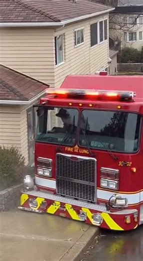 Runaway Fire Truck Slams into Cars and Home Seattle, Washington — March 12, 2025 A quiet residential street turned into a scene of destruction Wednesday morning as an out-of-control fire truck careened down a steep, slick hill. The massive emergency vehicle was reportedly responding to a nearby call when it hit a treacherous patch of ice, rendering its brakes and steering ineffective against the forces of gravity. Footage captured by a neighbor shows the harrowing moments as the red fire engine 