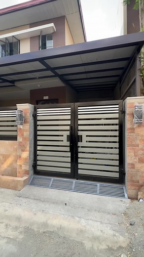 Stunning Silver Grey, Black & White Gate Color Combination