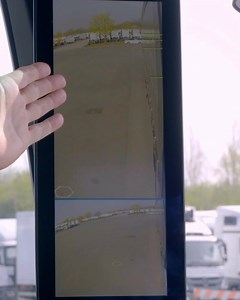 324K views · 544 reactions | El #Actros es un salto al futuro.  Esta nueva versión 2548 trae una cámara sustitutiva de los espejos retrovisores exteriores: MirrorCam. Esto mejora las propiedades aerodinámicas del Actros, lo que lo hace mucho más eficiente.  #MercedesBenzArg #MercedesBenzCamiones #CamionesDeConfianza #Camiones #Actros #Mirrorless #Actros2548 | Mercedes-Benz Camiones y Buses Argentina | Facebook