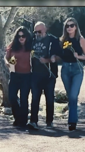 Savannah Guthrie, Annie Guthrie, and Tomasso Walk Down Nancy’s Driveway #nancyguthrie