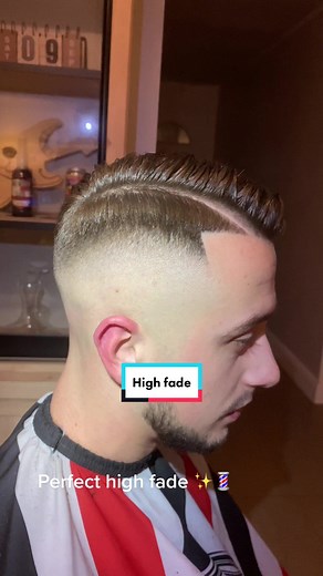 Vraiment sous côté les dégradé haut #coiffure #coiffurehomme #hair #hairstyle #haircut #highfade #degradehaut #barber #barbershop #fade #degrader #lifestyle #cheveux #hair #fy #fyp #pourtoi