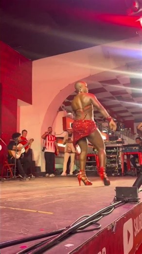 Cássia Anastácia Poderosíssima👏 Samba elegante na quadra do Salgueiro