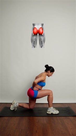 Niloo Beni on Instagram: "Split Squats Form Tips Split squats are one of the most powerful movements in any lower body workout, whether you’re training in the gym or doing a home workout. But the way you set up your stance and torso completely changes whether you’re targeting your glutes or your quads. This is where small form details matter a lot. How to Find the Right Stance: Start in a kneeling position with one knee on the floor and your front foot stepped forward. The front knee should form
