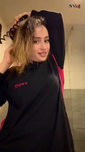 Naoual Alaoui on Instagram‎: "من بين تفاصيل يومي… اخترت لكم لحظة خفيفة بروح بسيطة. هذا أول vlog لي، سميتو ❤️N-Vlog: لحظات من يومي. إذا أحببتم الأسلوب، سنفتح باباً جديداً يقربني ليكم. إلى عجبكم، قولولي نكمّل ونشارككم لحظات أكثر… كنحبكم أنا."‎