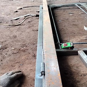 how a welder installs a very strong and correct garage door hinge | Yance welder art