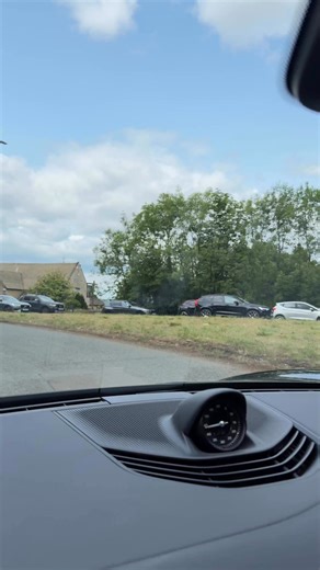 The queue to get into Jeremy Clarkson’s pub The Farmers Dog | Rick Gannon