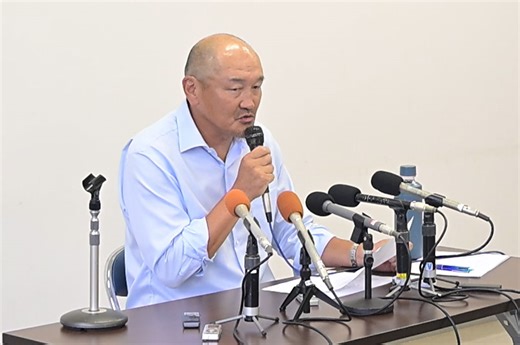 【動画】パワハラへの認識は...秋田豊氏、語気強め語った「ここにいられない」理由　高知ユナイテッドの監督辞任表明会見 | 高知新聞