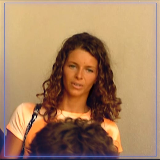 38K views · 408 reactions | Marie Louise tire les cartes a Manuela ; elle lui prédit une idylle avec un homme blond, mais la met aussi en garde contre un éventuel accident de voiture. | Génération Sitcoms | Facebook