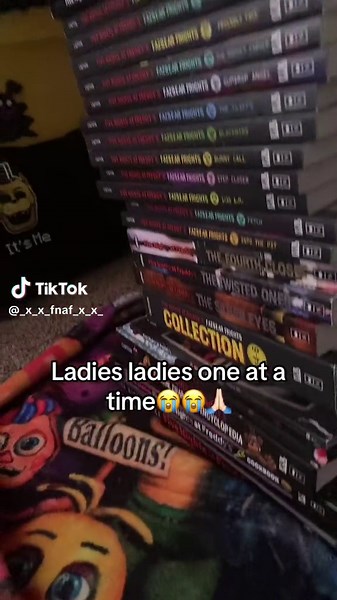 LMFAOOO WHY DOD I MAKE THIS #fnaf #joke #fivenightsatfreddys #fnafbooks #fivenightsatfreddysbooks #fazbearfrights #fnafnovel #dontletthisflop #blowthisup #dontflop #fyp #foryoupage #xcyzba #xcbca