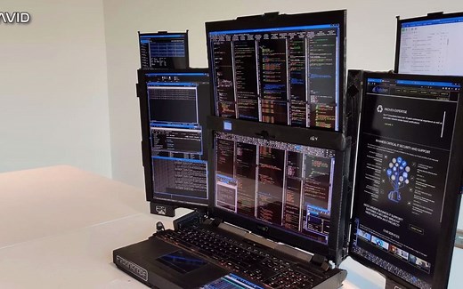 丧心病狂 七个屏幕的笔记本，交易员们有要的没？Aurora 7 Laptop