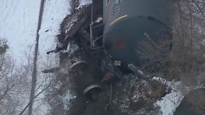 Freight train derails on Chicago’s South Side