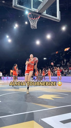 17-year-old French standout Alicia Tournebize (192cm) dunks effortlessly 🔥 | FIBA
