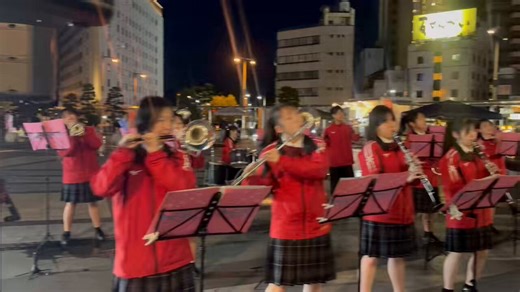 4月5日(日)は高松駅前広場にて演奏してきました✨️🎺曲目は「SingSingSing」、「ゲッタウェイ」、「黒い炎」と「宝島」の全4曲に加え、アンコールでは「銀河鉄道999」を演奏しました😽#せとうちまつり #高松駅前 #高松中央高校 #吹奏楽