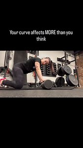 Your scoliosis curve affects WAY more than your back 🌀 Most people think scoliosis = sideways spine curve. But here’s what’s ACTUALLY happening: 🔄 It’s 3-dimensional - Your spine rotates, not just curves sideways 🫁 It affects your ribcage - Compression on one side impacts breathing, organs, even digestion ⚖️ It changes your center of gravity - Your hips, shoulders, and feet all compensate to keep you upright ⚡ It impacts your nervous system - Spinal tension affects nerve signals (hello tingli