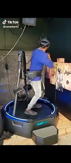 playing PUBG in VR Headset 😀