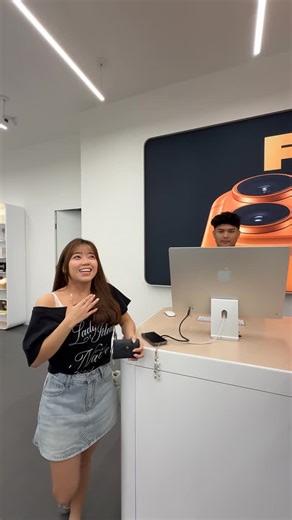 Amanda Lo | 送自己的新年礼物 终于舍得换了🍎🫶🏻 努力的意义不就是这一刻吗 想要的东西就自己拿下 酷爆了HAHAHAHA 拿到就速度保养 马上去 @cs.mobile.kch ！！ 还有板娘 @christina0525 亲自服务boh 随心切换的贴膜 想换就换 so kiuttt... | Instagram