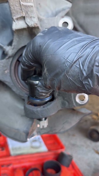 2003-2007 Honda Accord Front Lower Ball Joint Replacement ‪@ElmoMotorWorks‬