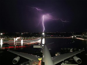 WATCH: How lightning is formed | Northcliff Melville Times