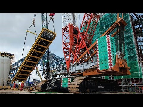 Assemble Giant Crawler Crane. Heavy Equipments In Bridge Construction. How To Operate Crane Safely