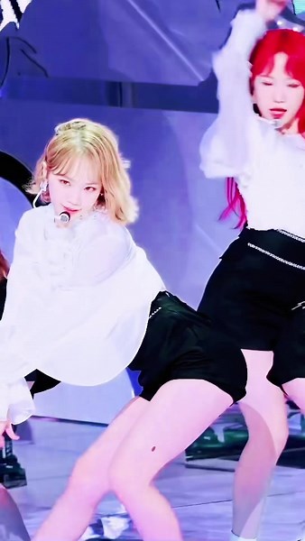 #fypシ #kpop #izone #chaewon #김채원 #swan #환상동화 #fancam