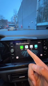 CarPlay & Android Auto kabellos – ohne Kabel rein/raus, ohne Handy-Gefummel. Der 4-in-1 Adapter bleibt drin und verbindet sich automatisch beim Start. Ich will im Auto smarter runterkommen… nicht komplizierter. Wichtig: funktioniert, wenn dein Auto ab Werk kabelgebundenes CarPlay oder Android Auto hat. Speicher dir das, wenn dich Kabelchaos jeden Tag nervt 😭 Link im Profil / in den Kommentaren – in Ruhe anschauen. #WirelessCarPlay #AndroidAuto #CarPlayAdapter #AutoUpgrade #Winterdeals | jadwdea