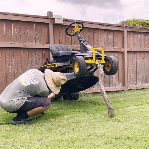 The Easiest Way to Clean Under Your Riding Mower Deck 🚿