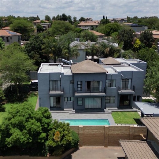 People are not feeling the exclusivity and excitement for these homes because we now see them all the time. Back then it was nice because we'd finally get to see how these people live but now we see them from when they wake up until they go back to sleep.