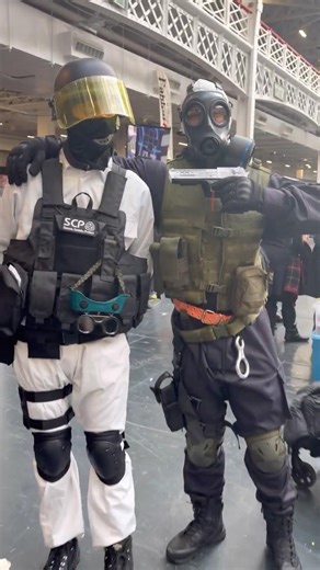 SCP Guard vs HUNK #scpfoundation #hunk #residentevil