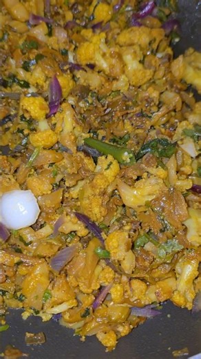 CAULIFLOWER AND RUNNER BEAN BHAJI