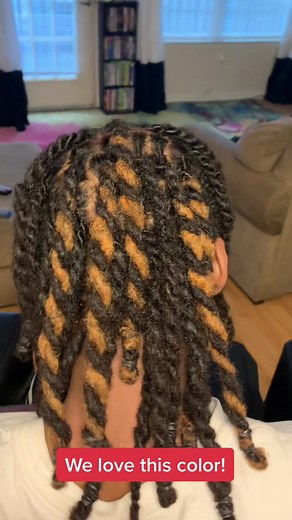 Coloring locs is so much fun 🤗 #coloredloc #locswithcolor #blondelocs #locsoftiktok #locstylesformen #locretwist #dreadretwists #locticiansontiktok #locstylists #iheartdreads_llc #iheartdreadheads #colormylocs #ropebraids