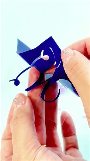 How To Make A Sparkly Keychain That Glows!