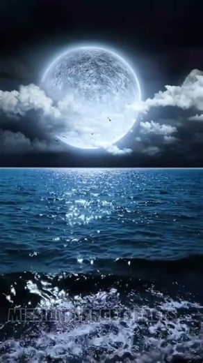 Moon Facts in Hindi | चंद्रमा क्यों है मृत दुनिया | Moon Temperature & Secrets | #facts #hindifacts