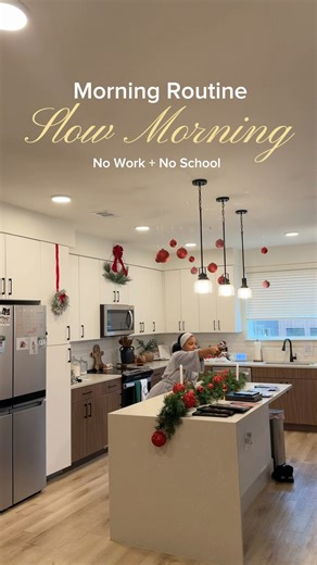 Happy Tuesday 🎄Slow morning new packages = New Decor 🥰🤶🏽🎄