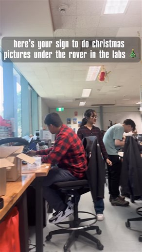 Here’s your sign to do Christmas photos under the rover 🎄 A decorated rover, lab-safe chaos, and one payload engineer turned elf 🧝‍♂️ All for the Christmas spirit (and maybe a dare 😗). Merry Christmas from the RMIT Rover Team & see you on the other side of the holidays 🚀✨ | RMIT Rover Team