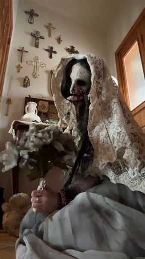 🤡 𝐅𝐥𝐢𝐱 𝐭𝐡𝐞 𝐂𝐥𝐨𝐰𝐧 🤡 on Instagram: "🖤🖤 . . . . costume & props by me! mask by the amazing @salemsphantasmagoria . . . . . . . . #clown#makeup#sfx#horror#clowncore#l4l#clownmakeup#sfxmakeup#haunt#f4f#clowngirl#hauntactor#scareactor#creepythings#creaturemakeup#hauntedattraction#haunted#horrormakeupfx#sfxartist#mouthfx#spookyaesthetic #creepyaesthetic #clowncosplay #horror #weirdcore#alternative#gothclown#reels#goth#gothgirl #flixtheclown"